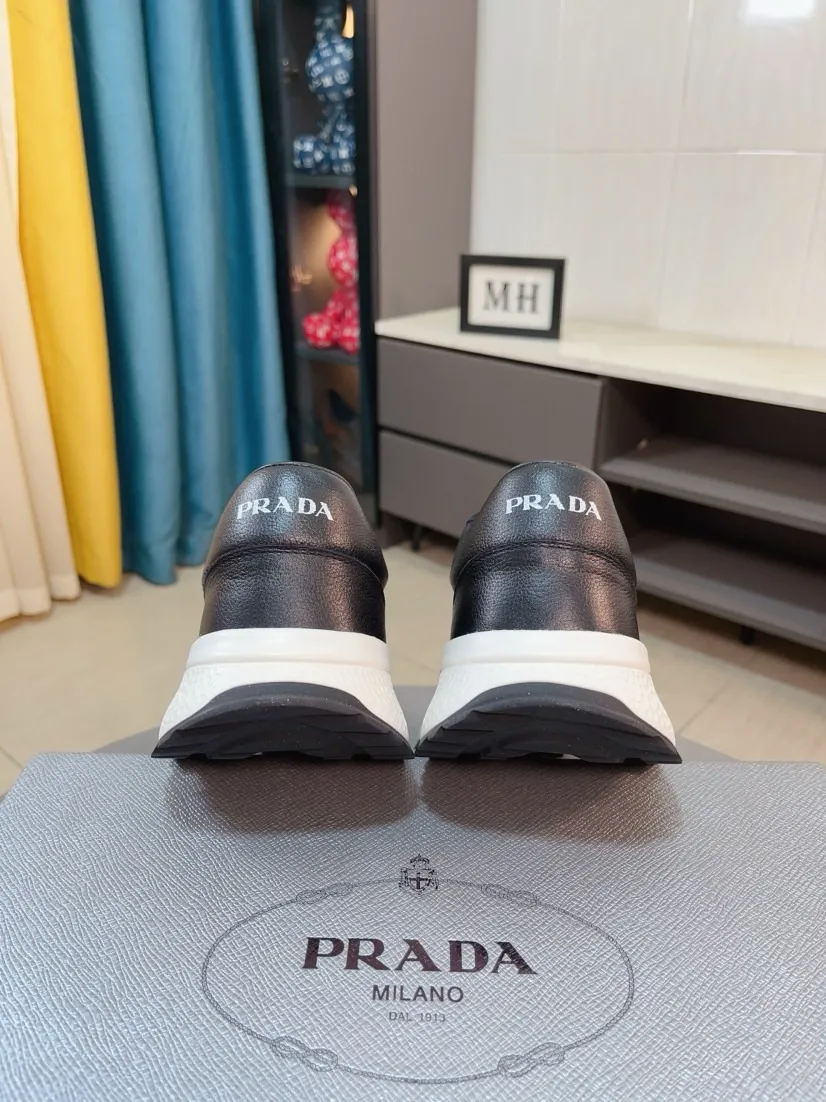 Men's shoes 💰440🌹🌹 [Prada] New men's shoes from the Milan show are released, new models from the official website: 1 production 🔺Original version, continuing the charm inheritance, innovation and tribute ⚫️Young and fashionable you must have 🎗movable feet without odor; imported suede cowhide with wear-resistant rubber soles; suitable for all seasons, fashionable and versatile. Code number:38-44